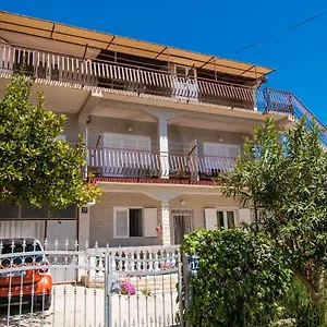 https://apartments-dijana-pakostane.hotelinzadar.com
