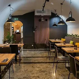 https://uroczy-apartament-obok-opery-i-dworca-gwnego.krakowhotelspoland.com